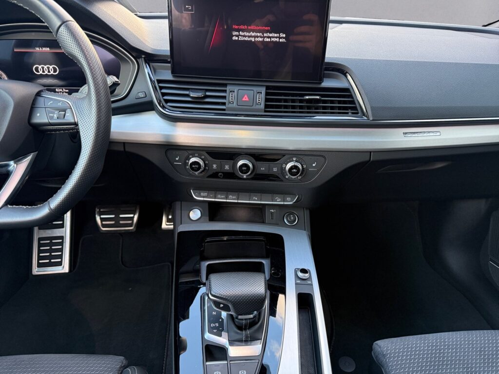 Audi Q5 Exposé-Bild 11