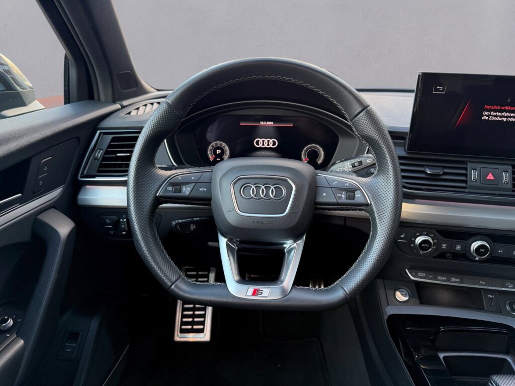 Audi Q5 Exposé-Bild 12
