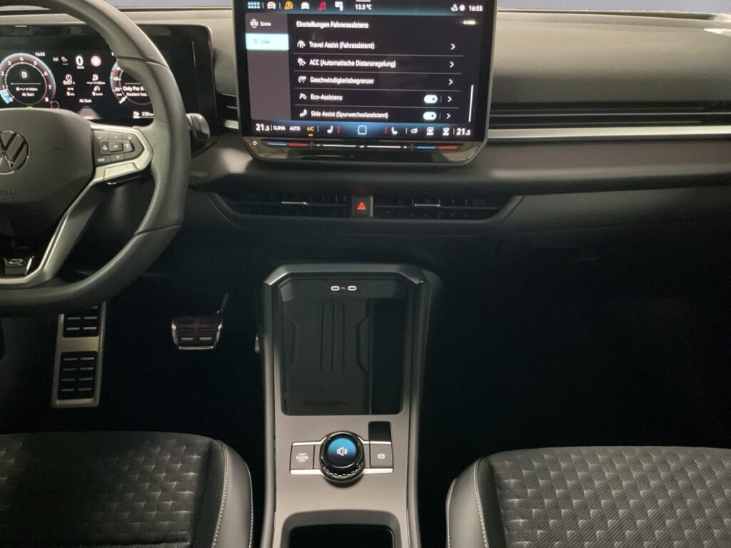 VW T-Roc Exposé-Bild 11