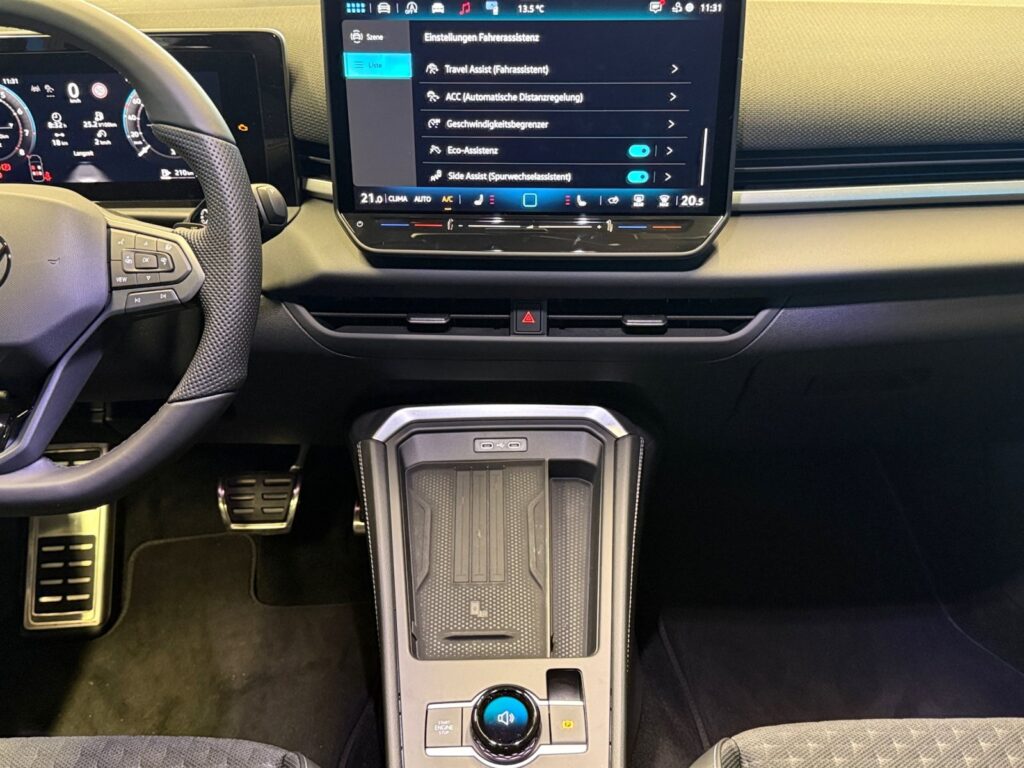 VW T-Roc Exposé-Bild 11