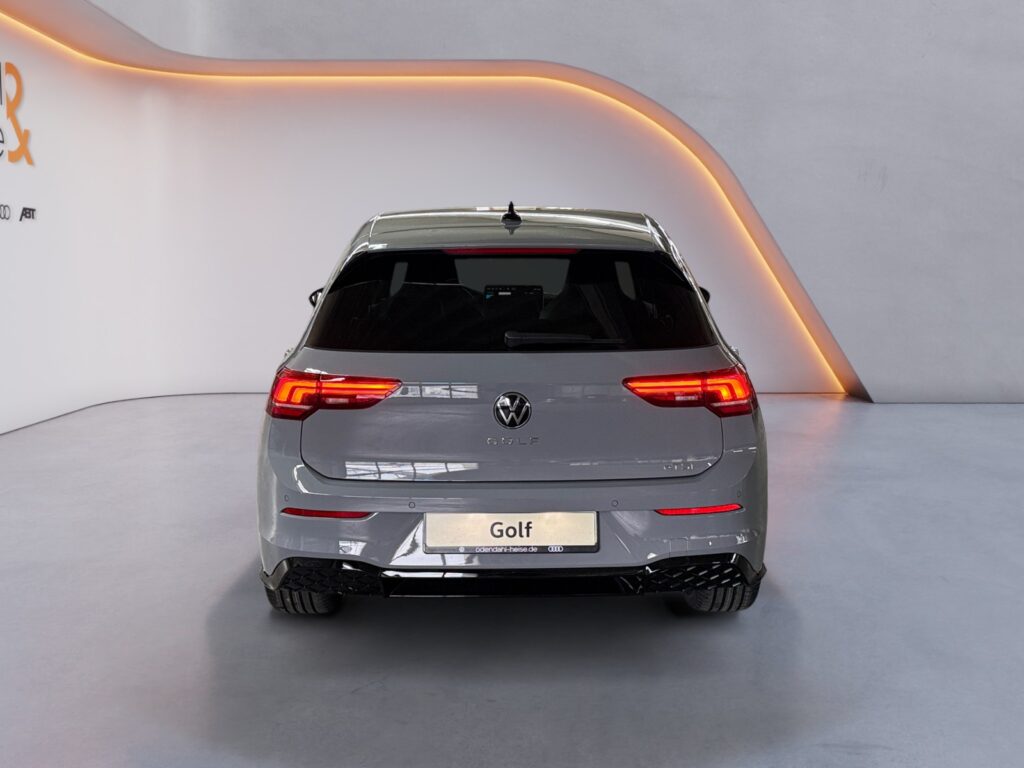 VW Golf Exposé-Bild 4