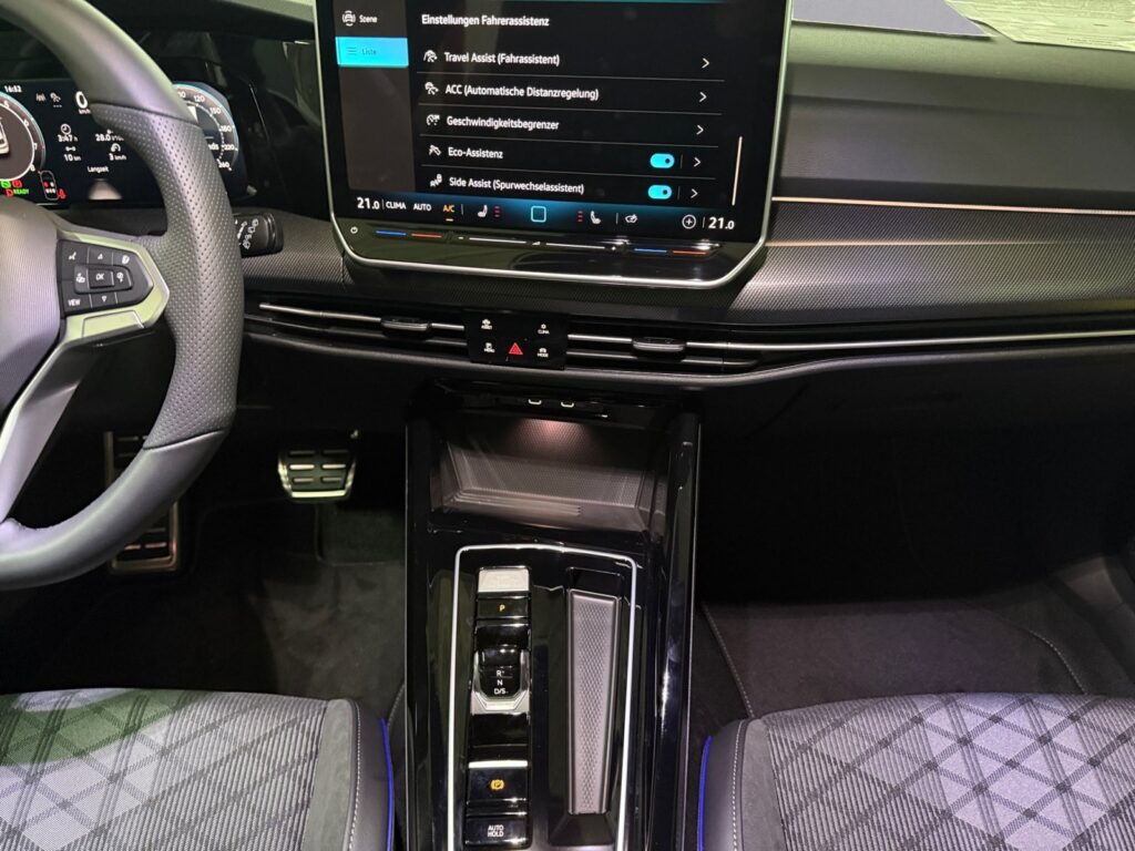 VW Golf Exposé-Bild 11