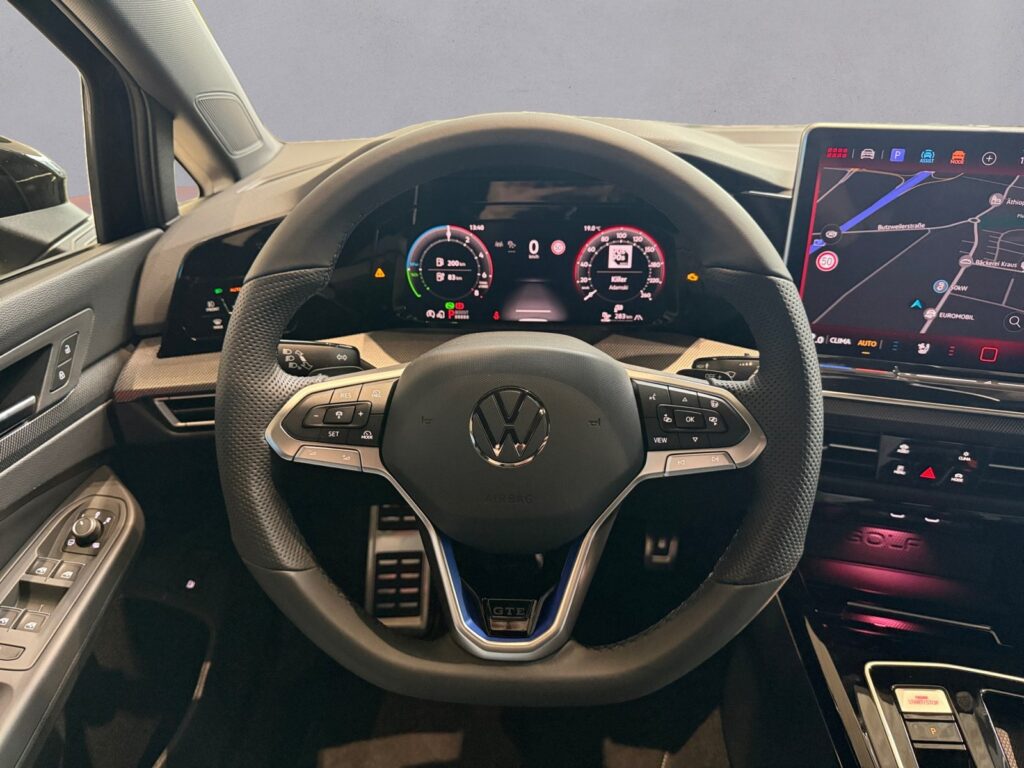 VW Golf Exposé-Bild 12