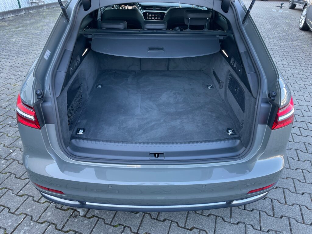 Audi A6 Exposé-Bild 17