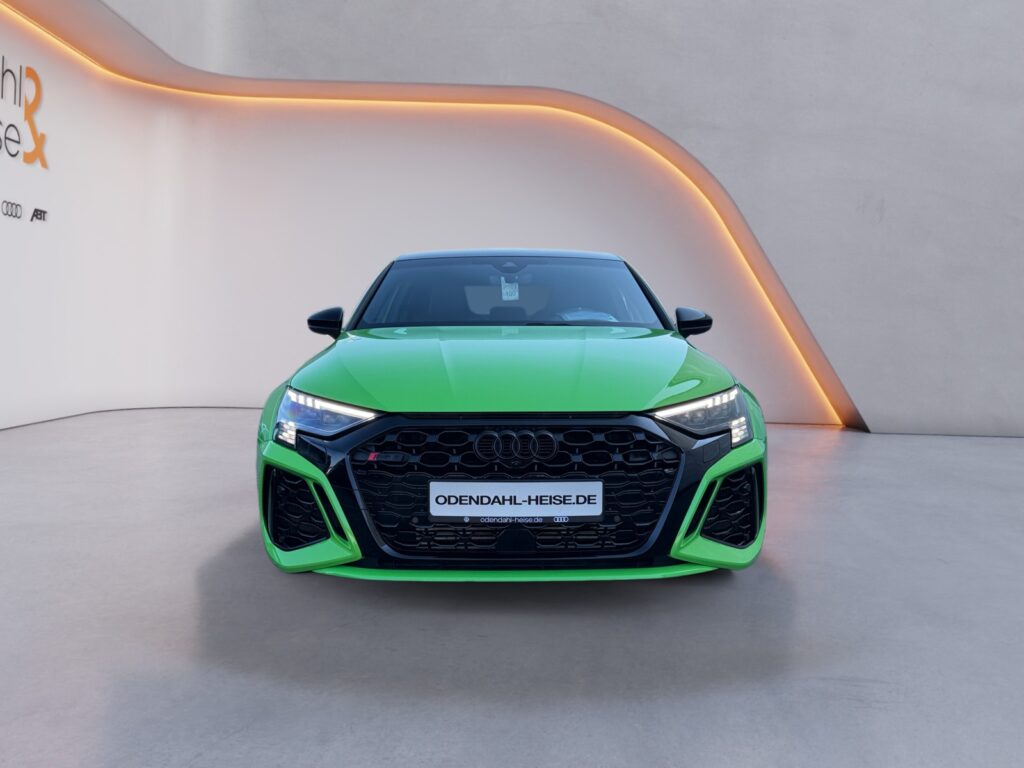 Audi RS3 Exposé-Bild 8