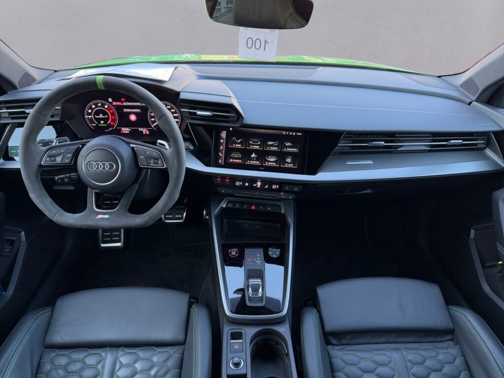 Audi RS3 Exposé-Bild 10