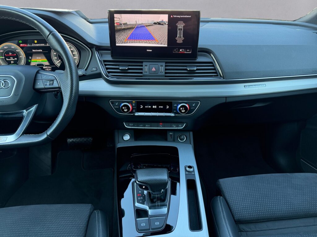 Audi Q5 Exposé-Bild 11