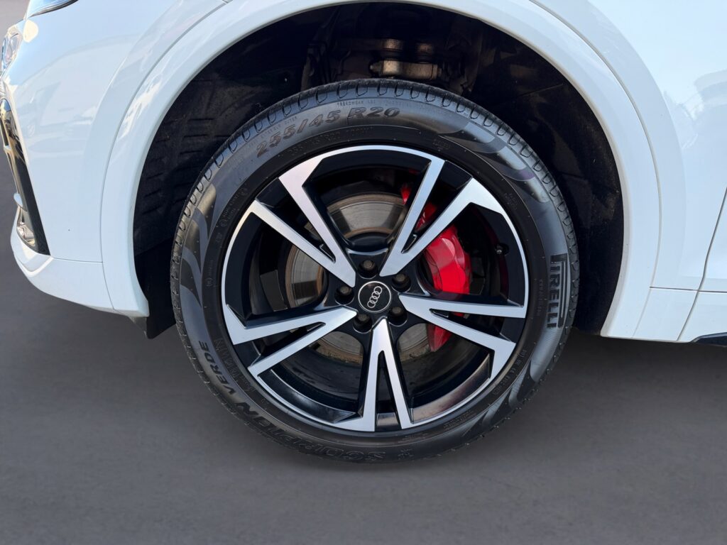 Audi Q5 Exposé-Bild 14