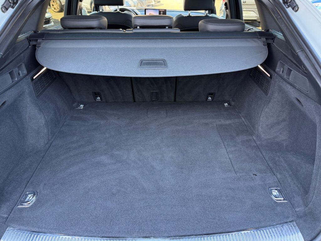 Audi Q5 Exposé-Bild 17