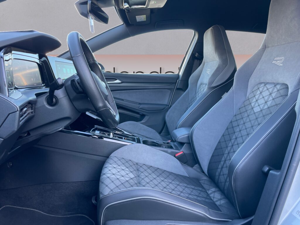 VW Golf Exposé-Bild 9