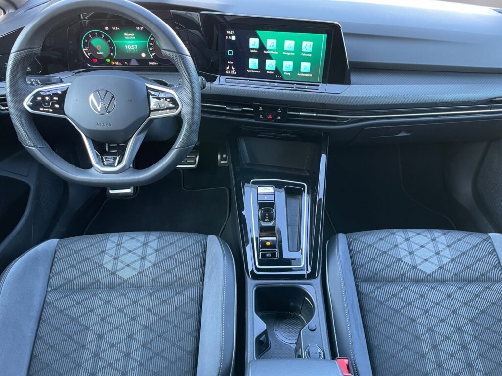 VW Golf Exposé-Bild 10