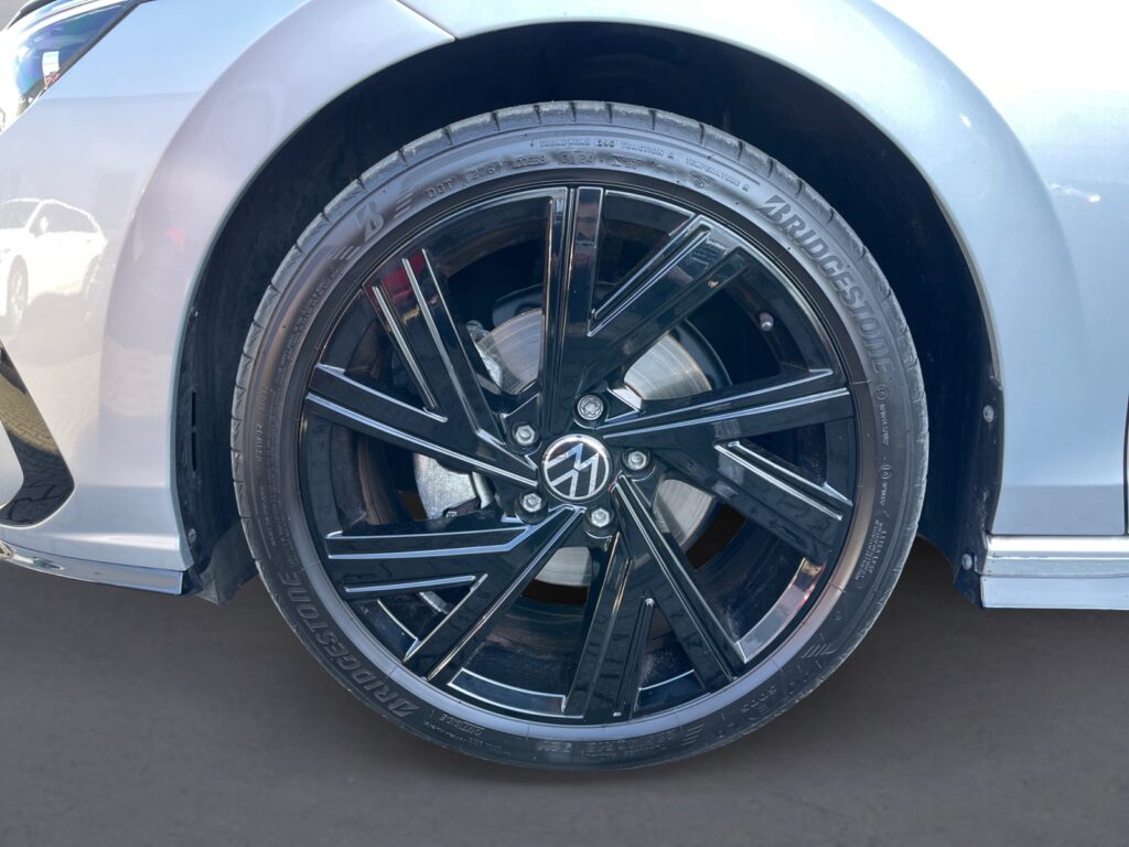 VW Golf Exposé-Bild 14