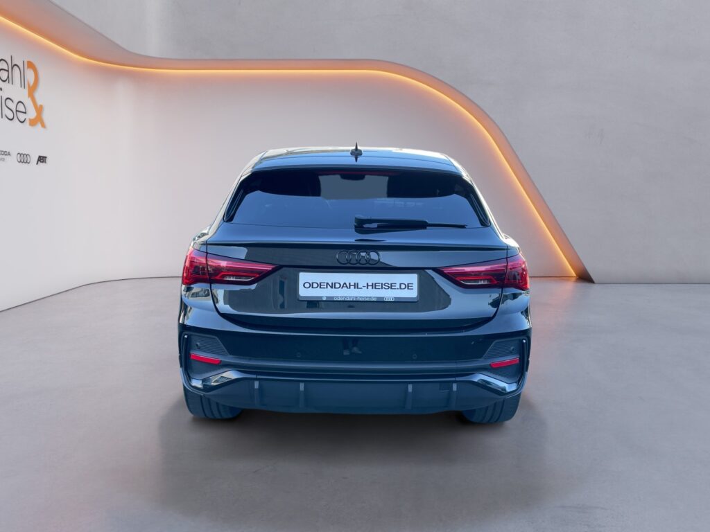 Audi Q3 Exposé-Bild 4