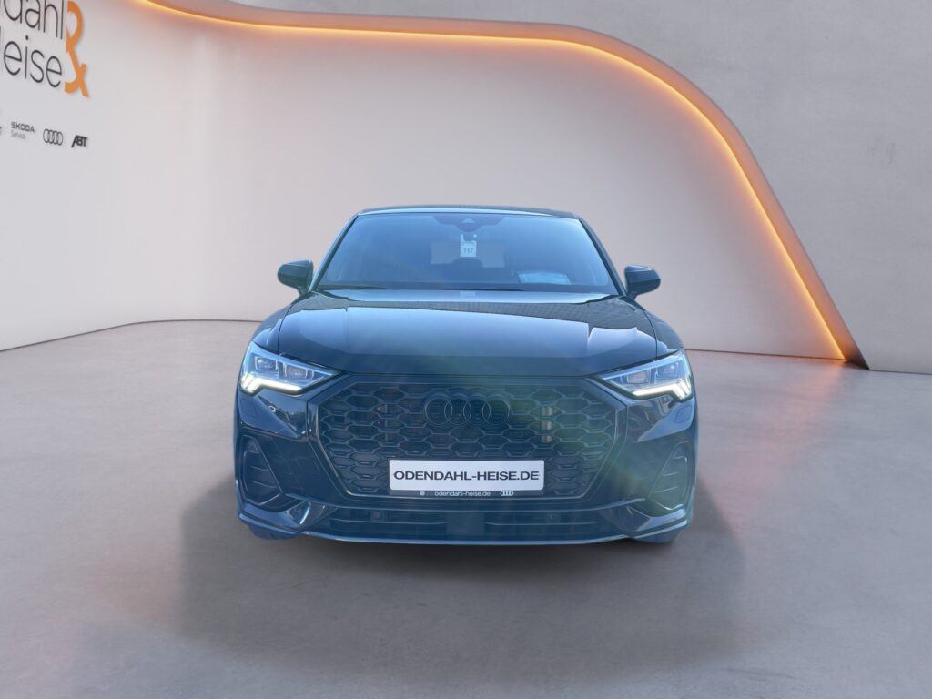 Audi Q3 Exposé-Bild 8