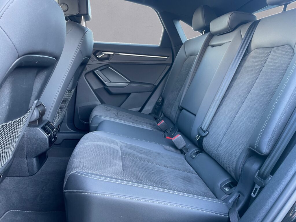 Audi Q3 Exposé-Bild 13