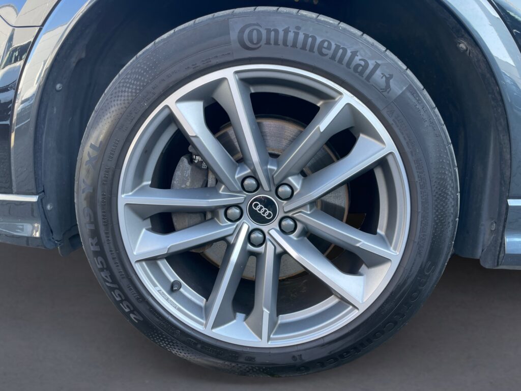 Audi Q3 Exposé-Bild 14