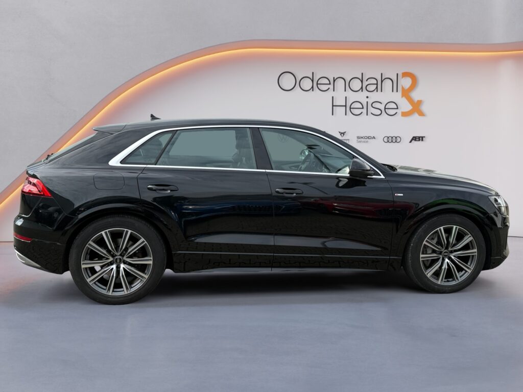 Audi Q8 Exposé-Bild 6