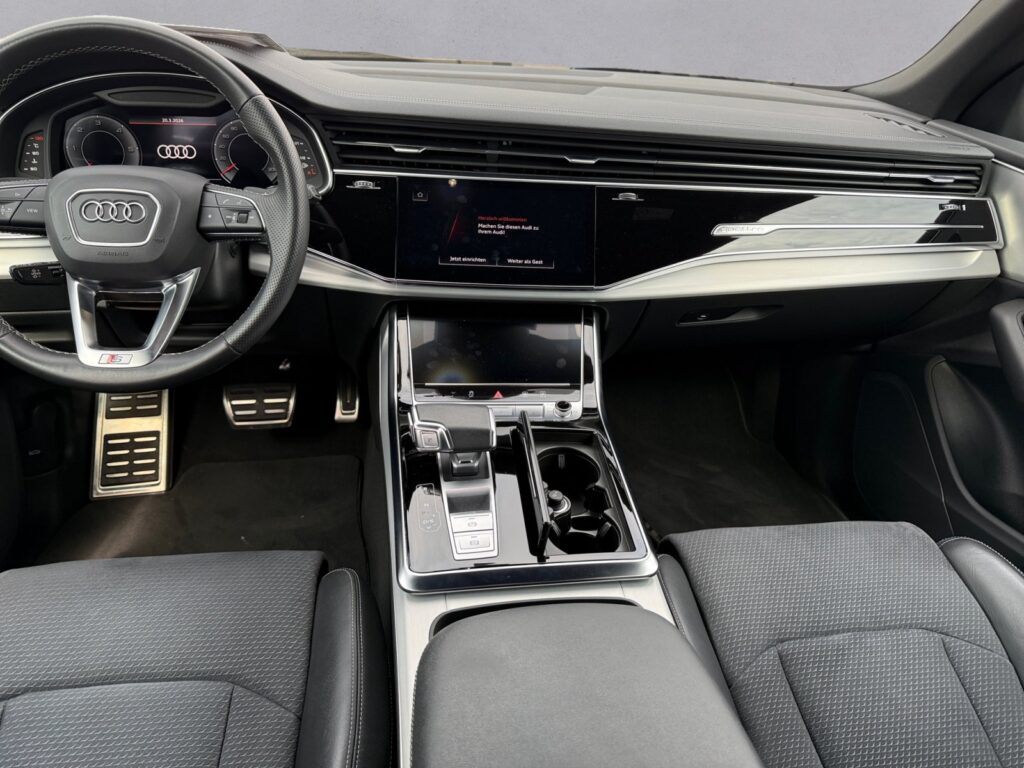 Audi Q8 Exposé-Bild 10