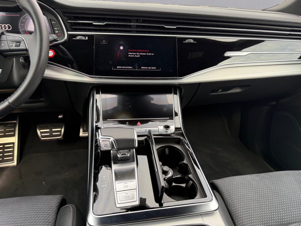 Audi Q8 Exposé-Bild 11