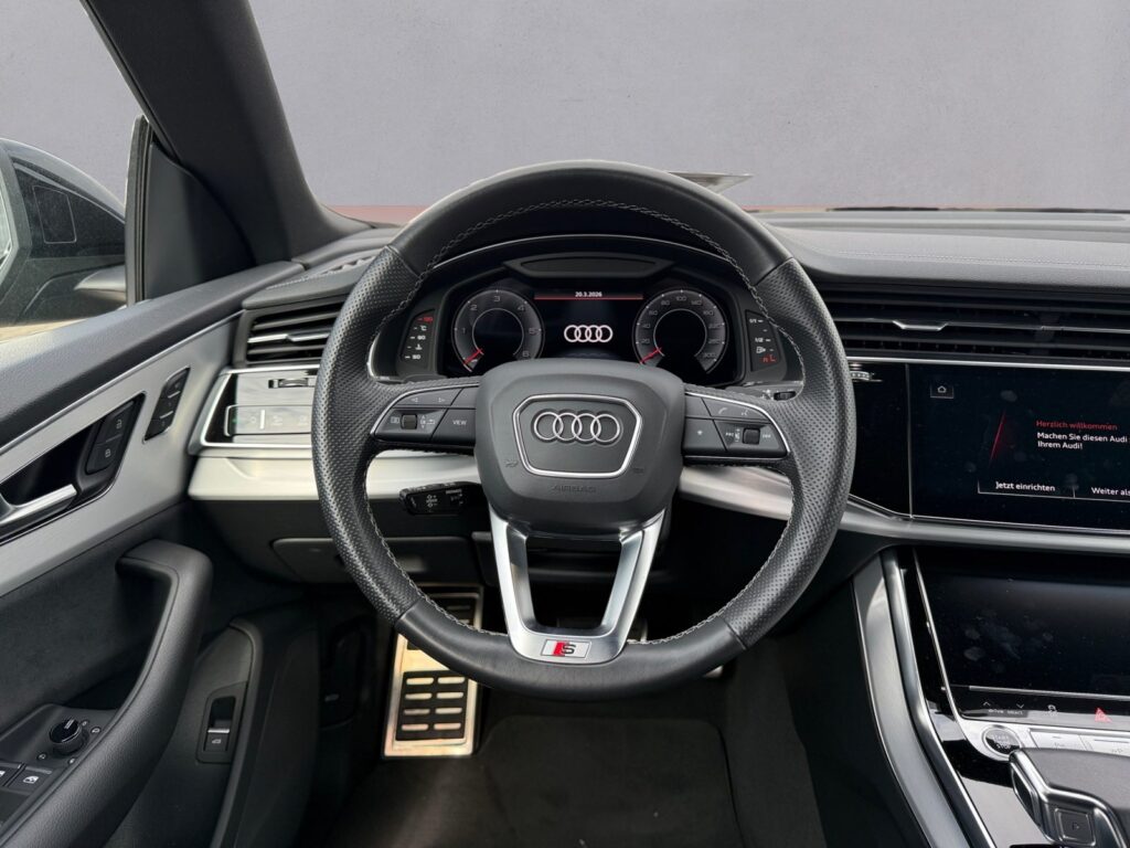 Audi Q8 Exposé-Bild 12