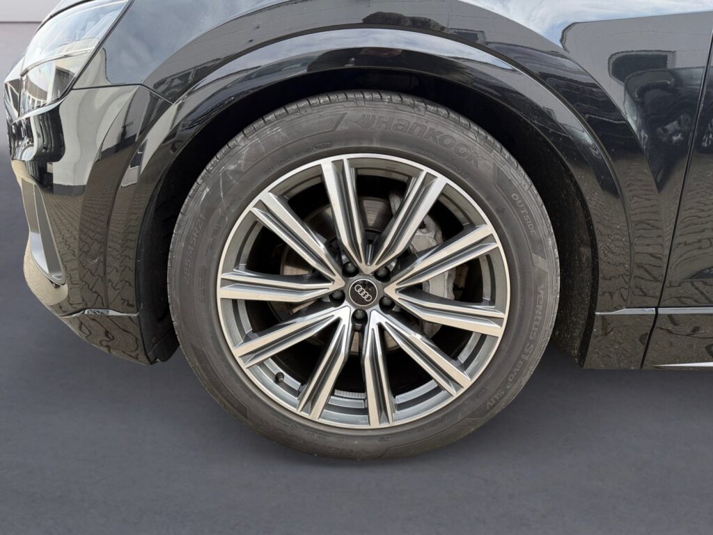 Audi Q8 Exposé-Bild 14