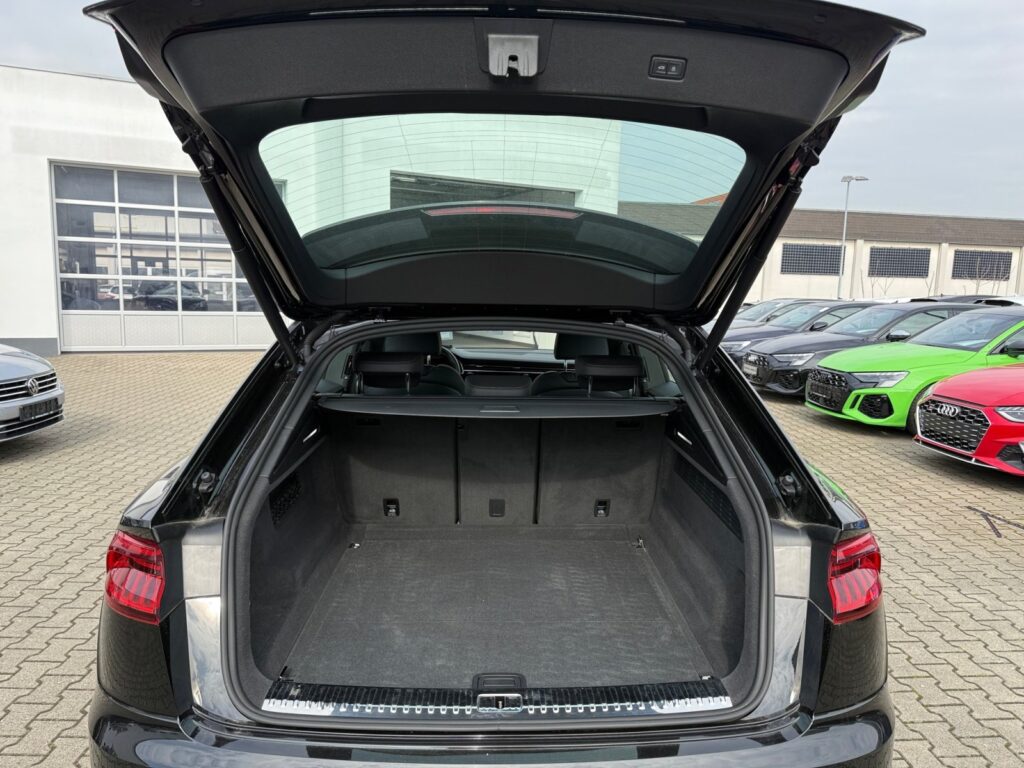 Audi Q8 Exposé-Bild 16