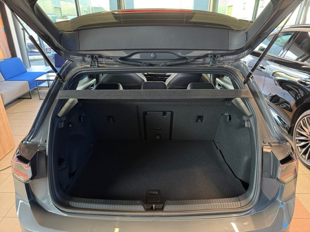 VW Golf Exposé-Bild 16