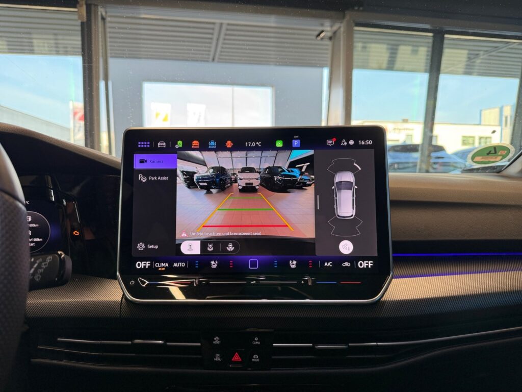 VW Golf Exposé-Bild 18