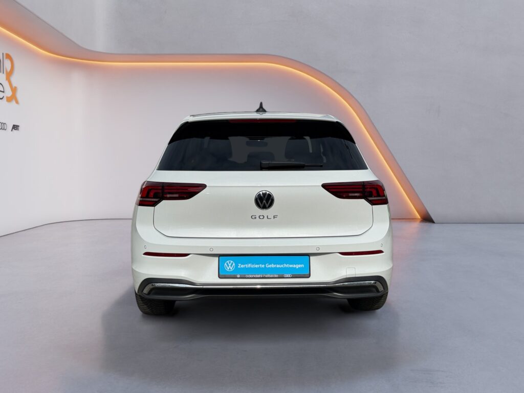 VW Golf Exposé-Bild 4