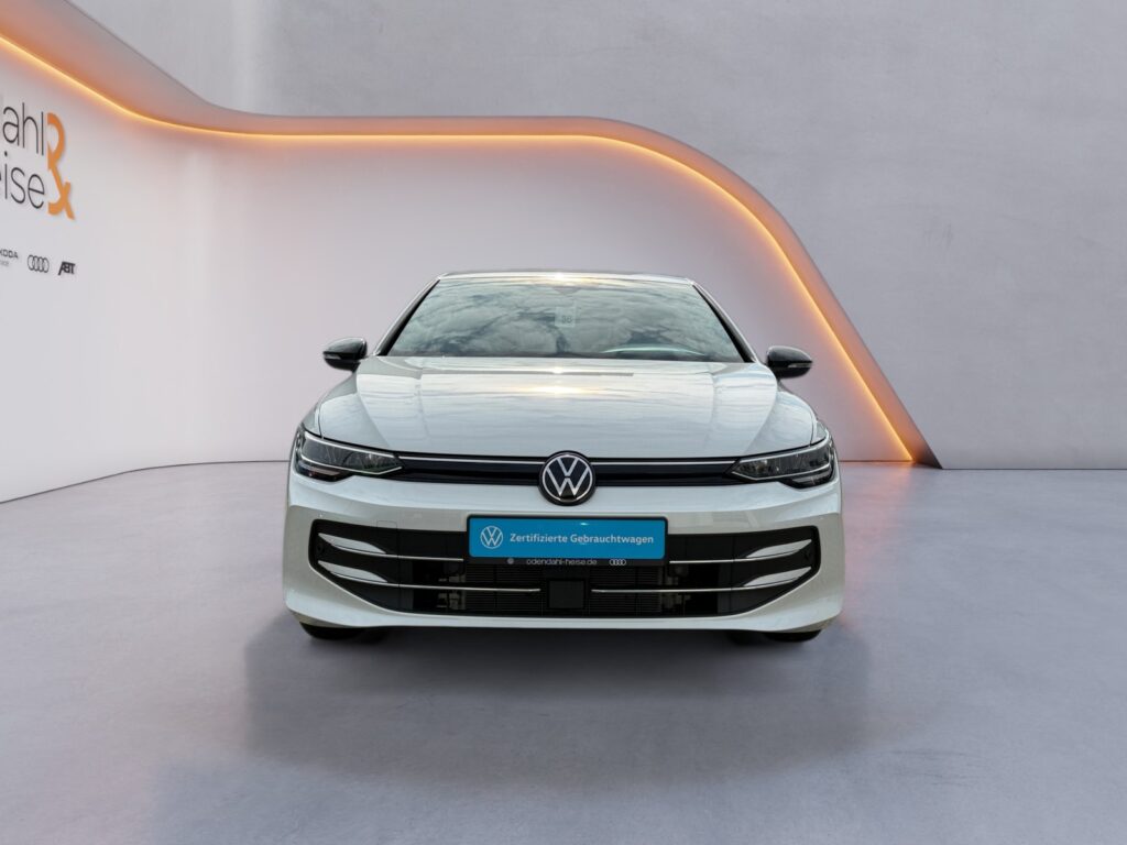 VW Golf Exposé-Bild 8