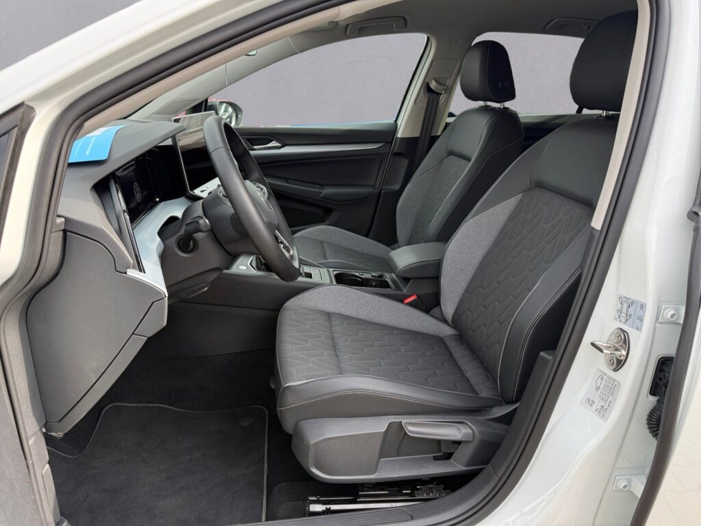 VW Golf Exposé-Bild 9