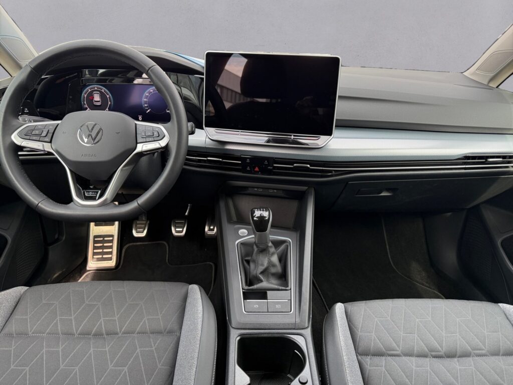 VW Golf Exposé-Bild 10