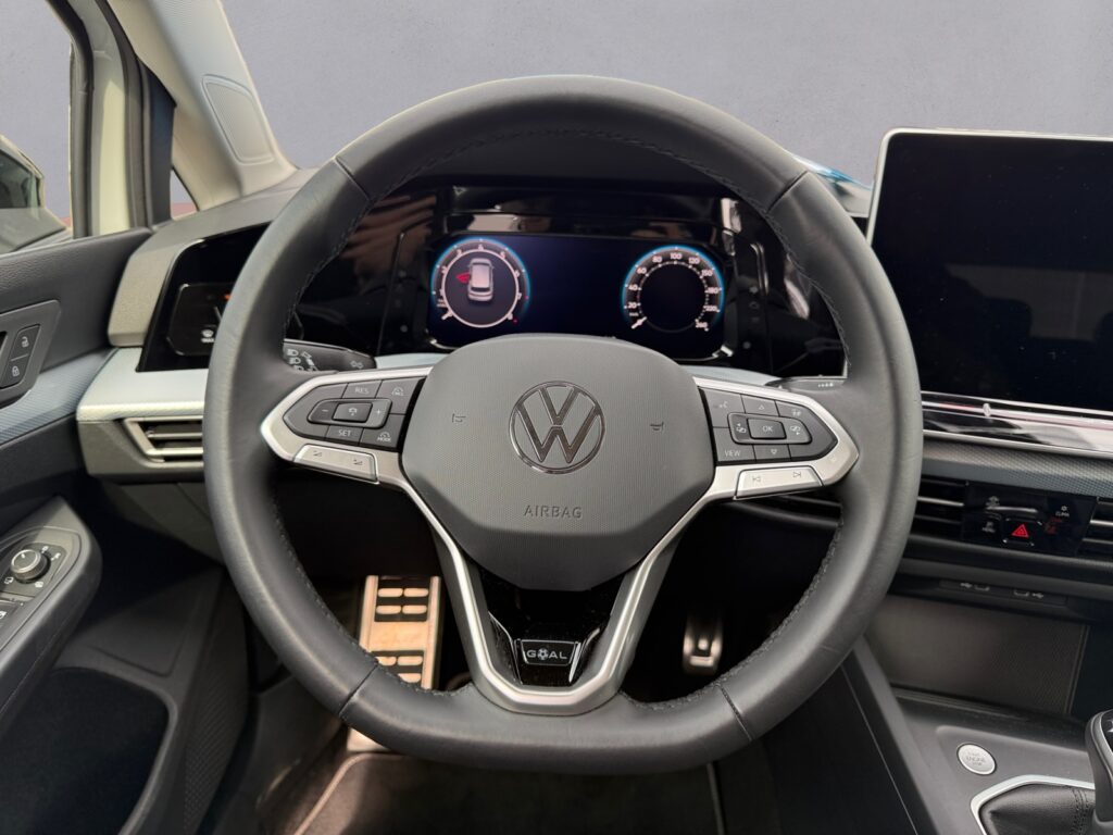 VW Golf Exposé-Bild 12