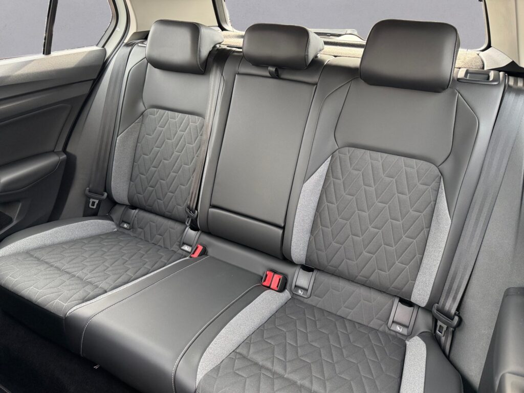 VW Golf Exposé-Bild 13