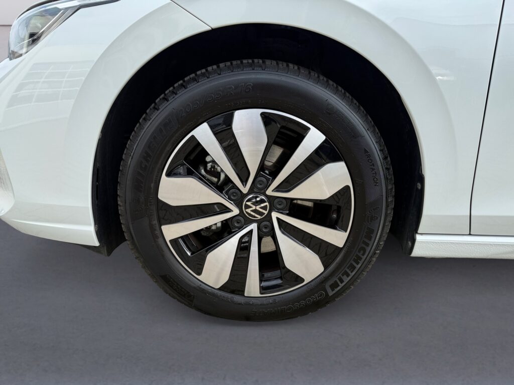 VW Golf Exposé-Bild 14