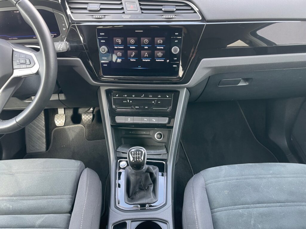 VW Touran Exposé-Bild 10