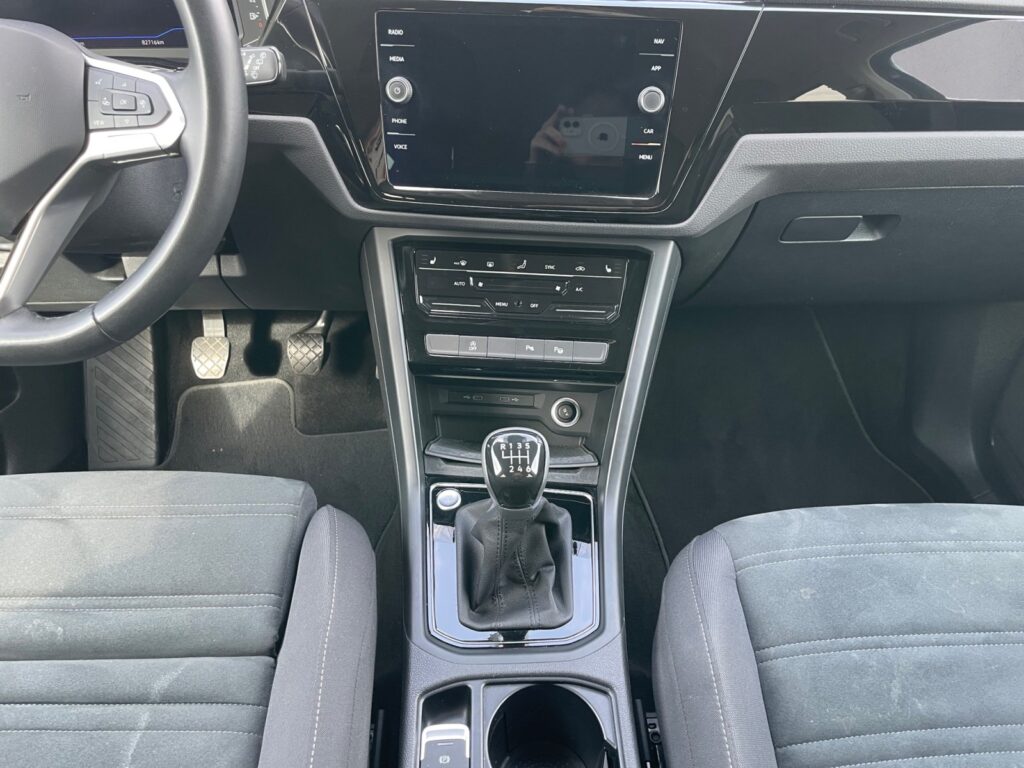 VW Touran Exposé-Bild 11