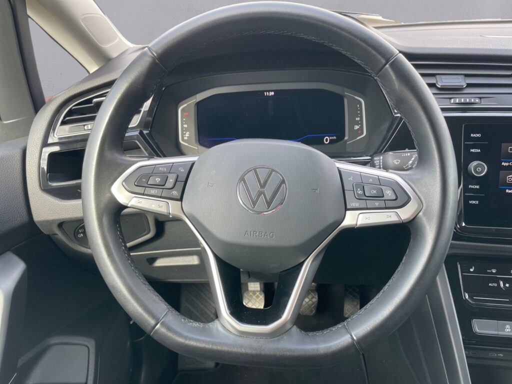 VW Touran Exposé-Bild 12