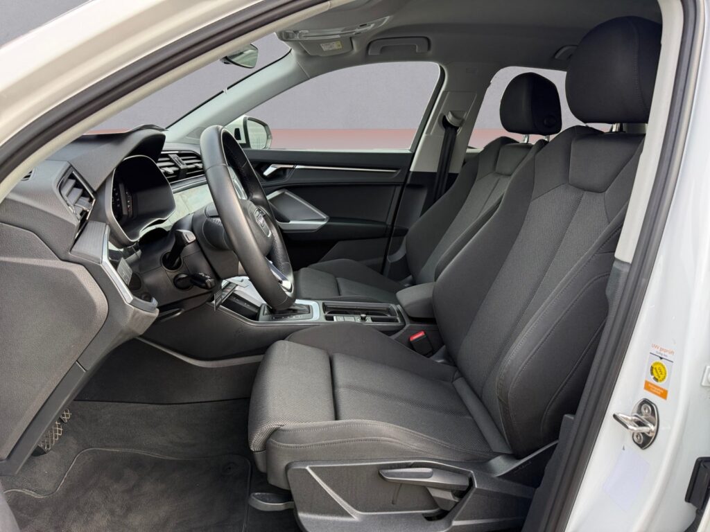 Audi Q3 Exposé-Bild 9