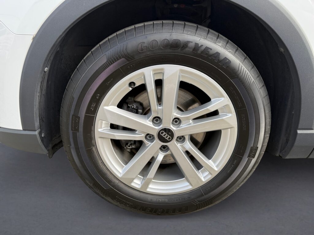 Audi Q3 Exposé-Bild 14