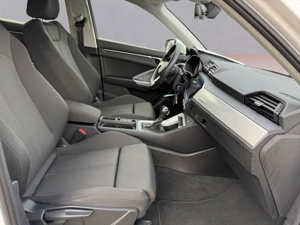 Audi Q3 Exposé-Bild 15