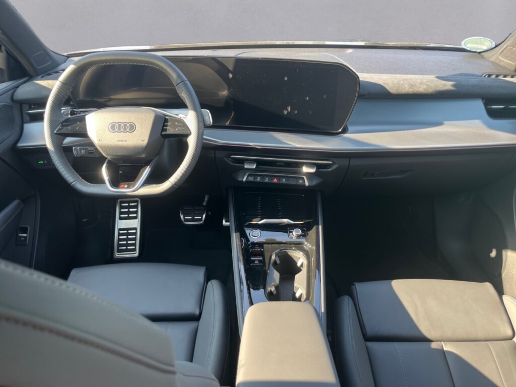 Audi Q3 Exposé-Bild 10