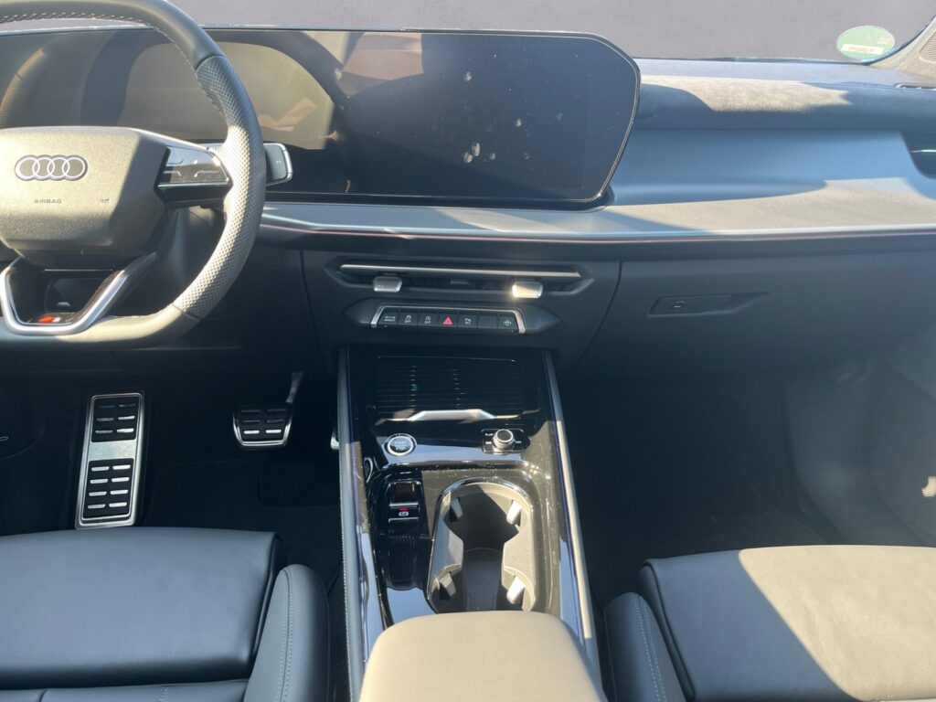 Audi Q3 Exposé-Bild 11