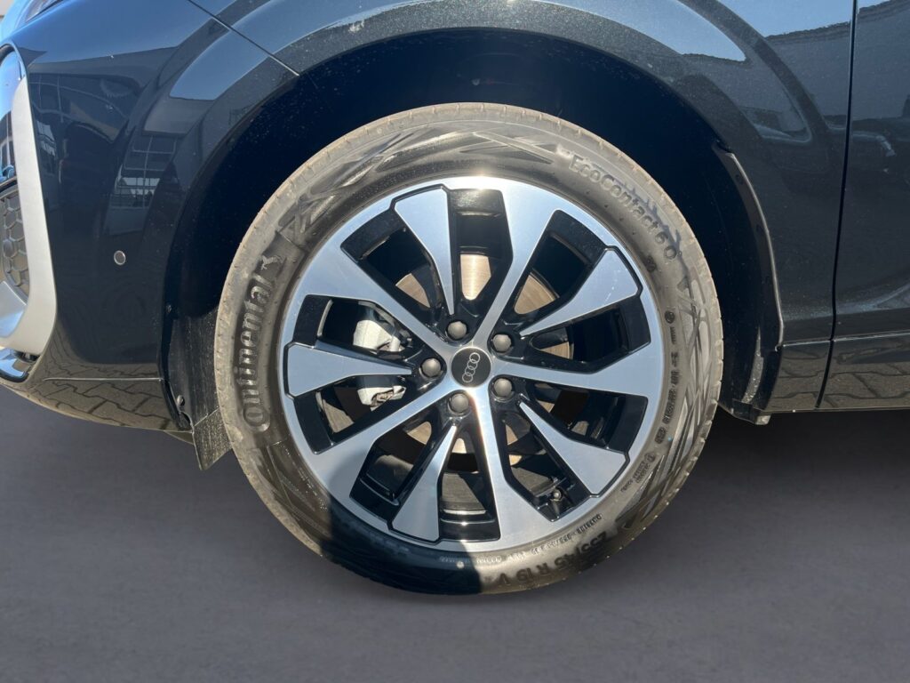 Audi Q3 Exposé-Bild 14