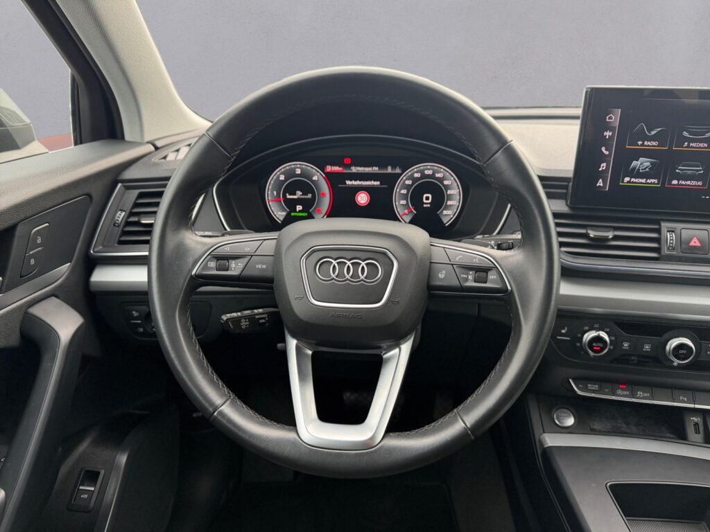 Audi Q5 Exposé-Bild 12