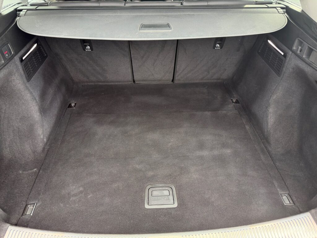 Audi Q5 Exposé-Bild 16