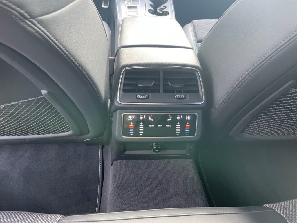 Audi A6 Exposé-Bild 17