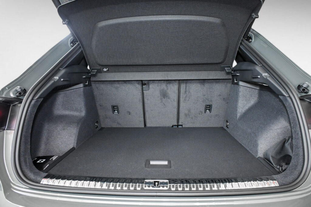 Audi Q3 Exposé-Bild 6