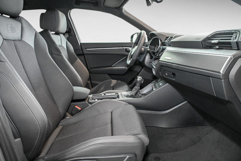 Audi Q3 Exposé-Bild 7