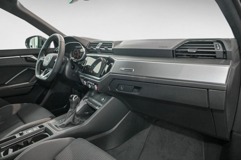 Audi Q3 Exposé-Bild 8